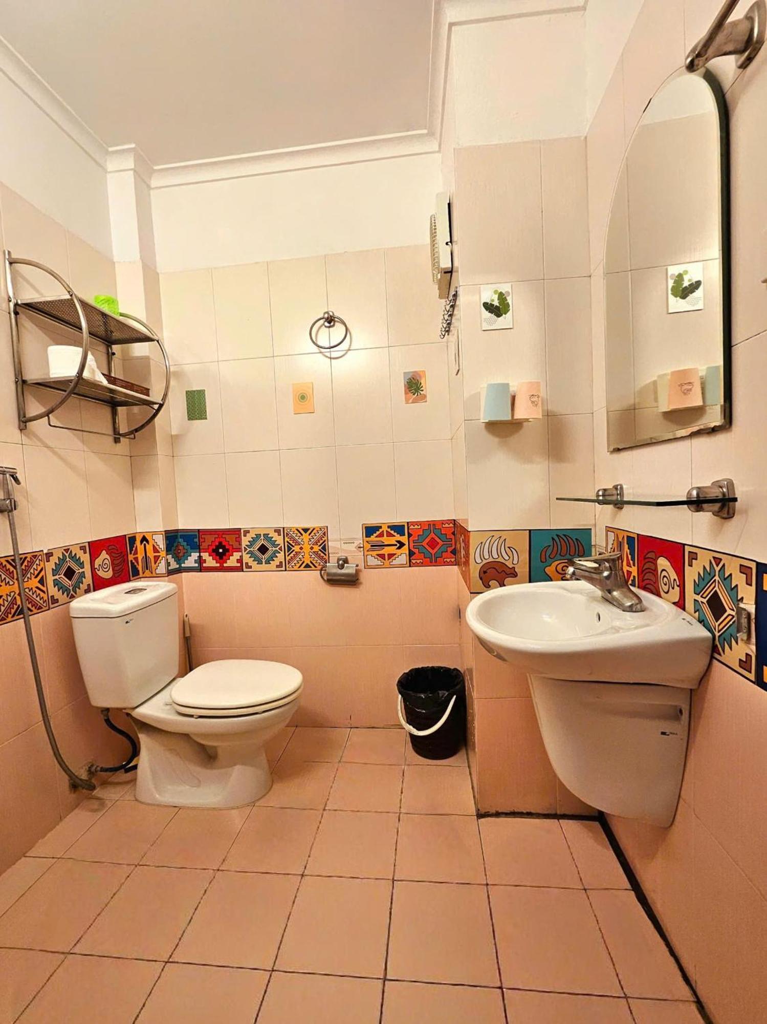 Rainbow Homestay - No 8 Alley 18B Tong Dan Ханой Экстерьер фото